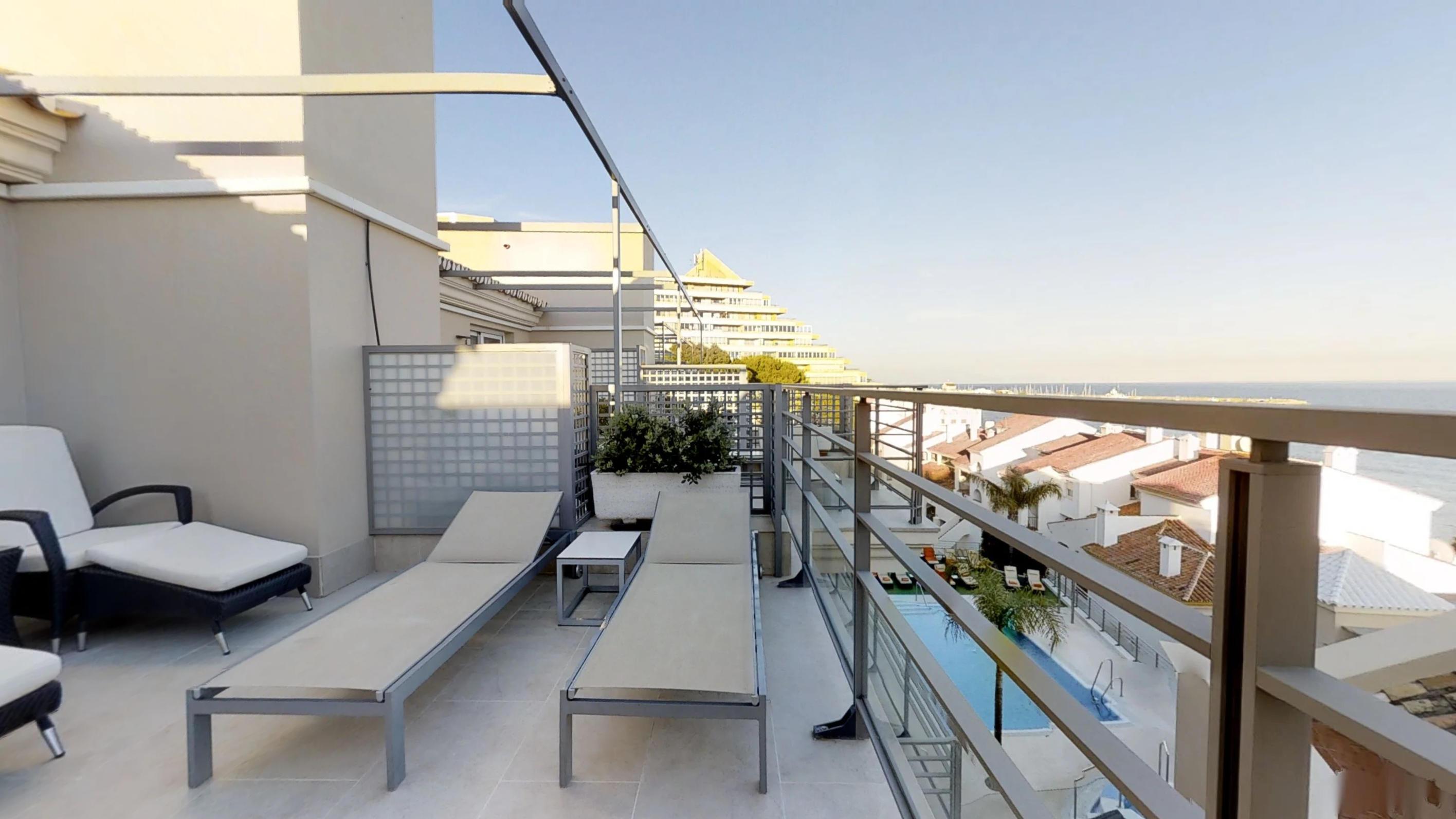Vincci Selección Aleysa Benalmádena Exterior foto 3D rendering of a balcony