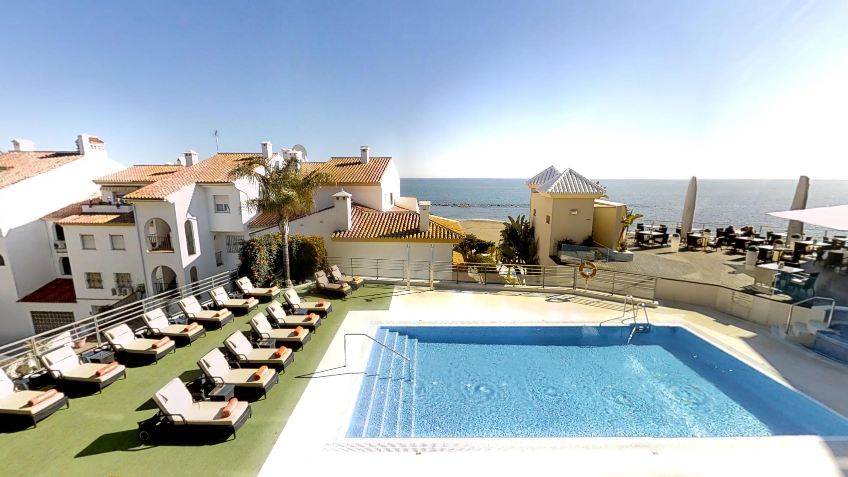 Vincci Selección Aleysa Benalmádena Exterior foto A swimming pool in Spain
