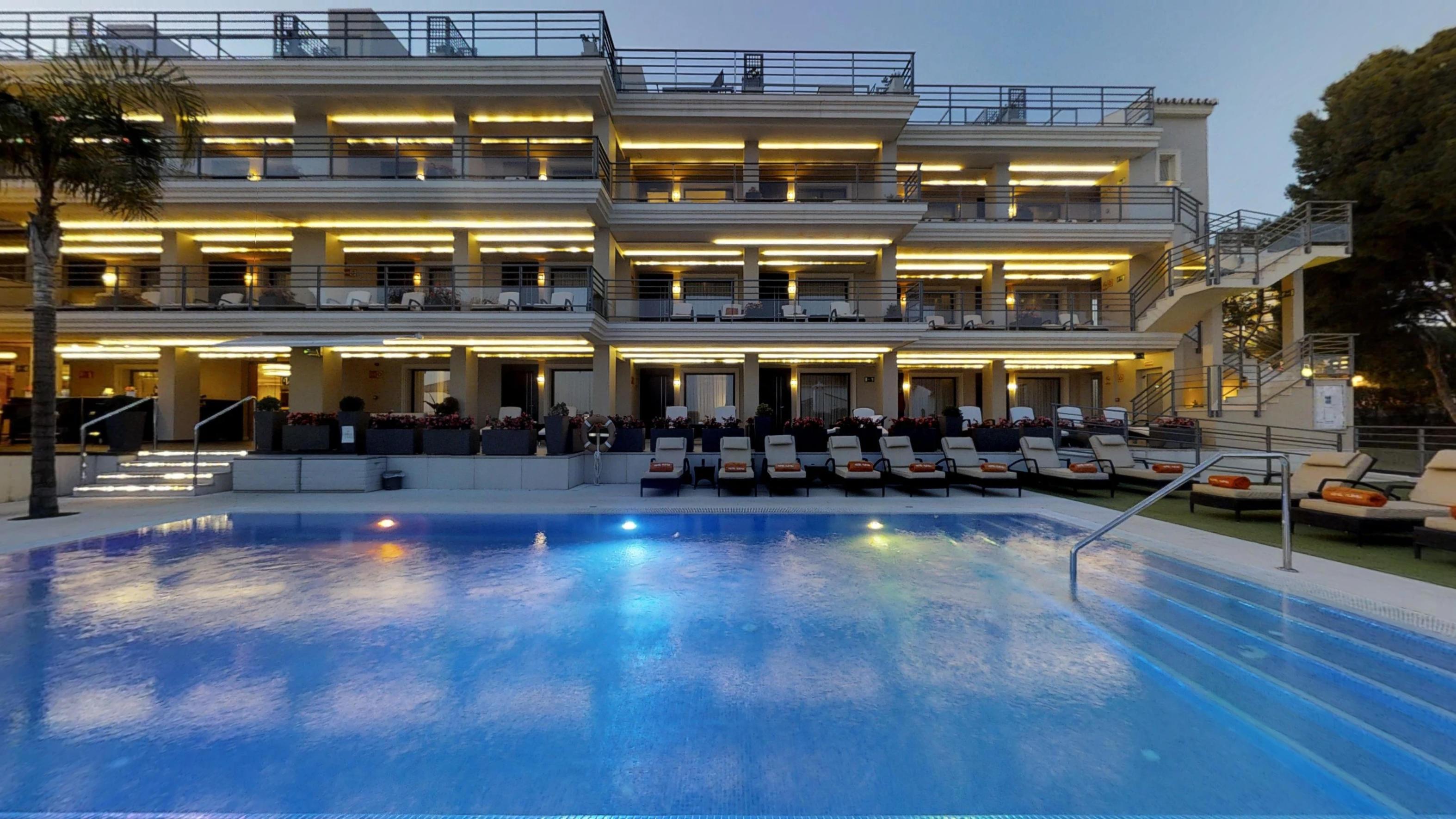 Vincci Selección Aleysa Benalmádena Exterior foto The hotel's pool