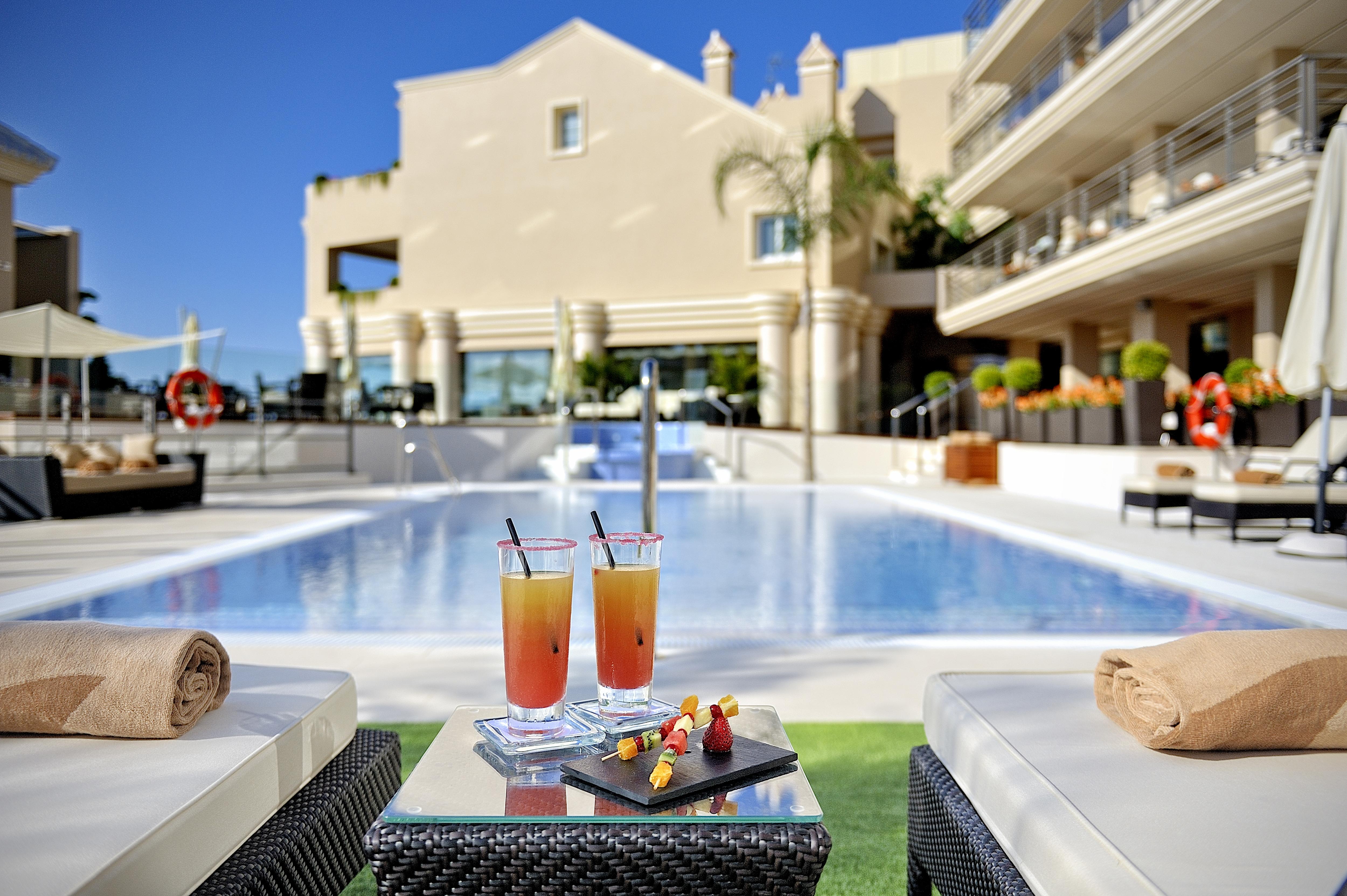 Vincci Selección Aleysa Benalmádena Exterior foto The pool at the hotel