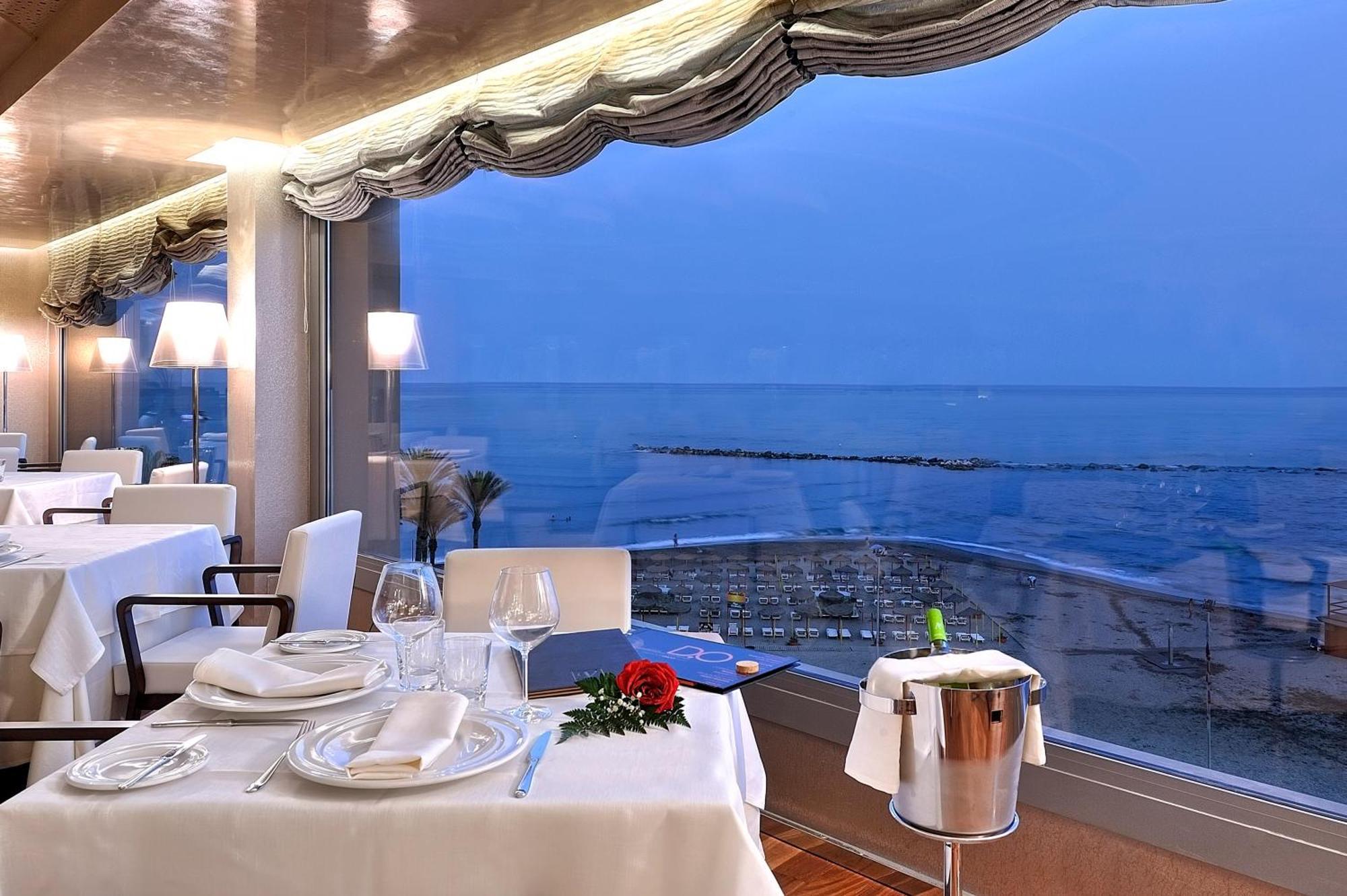 Vincci Selección Aleysa Benalmádena Exterior foto Restaurant