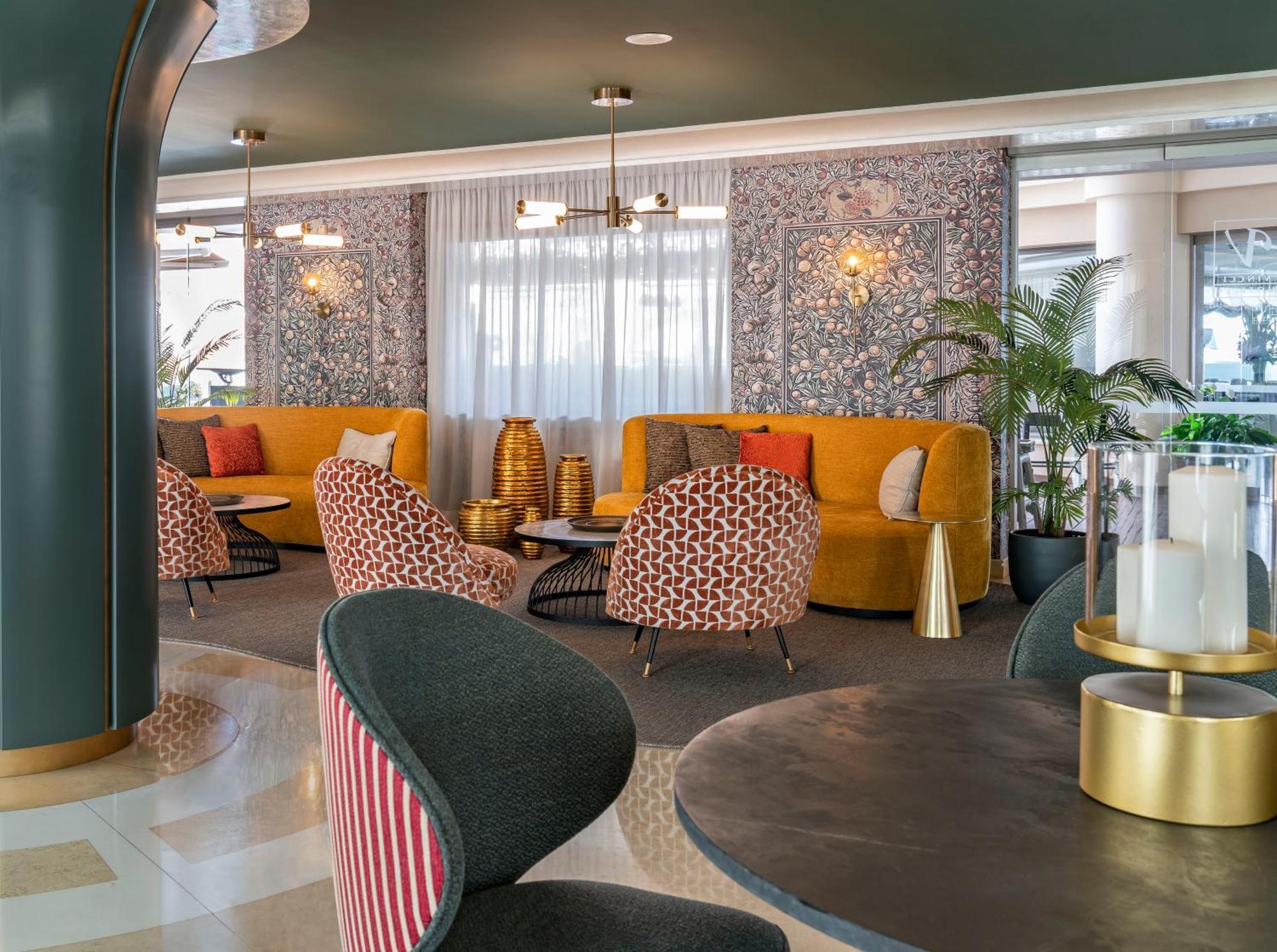 Vincci Selección Aleysa Benalmádena Exterior foto The lounge at the airport