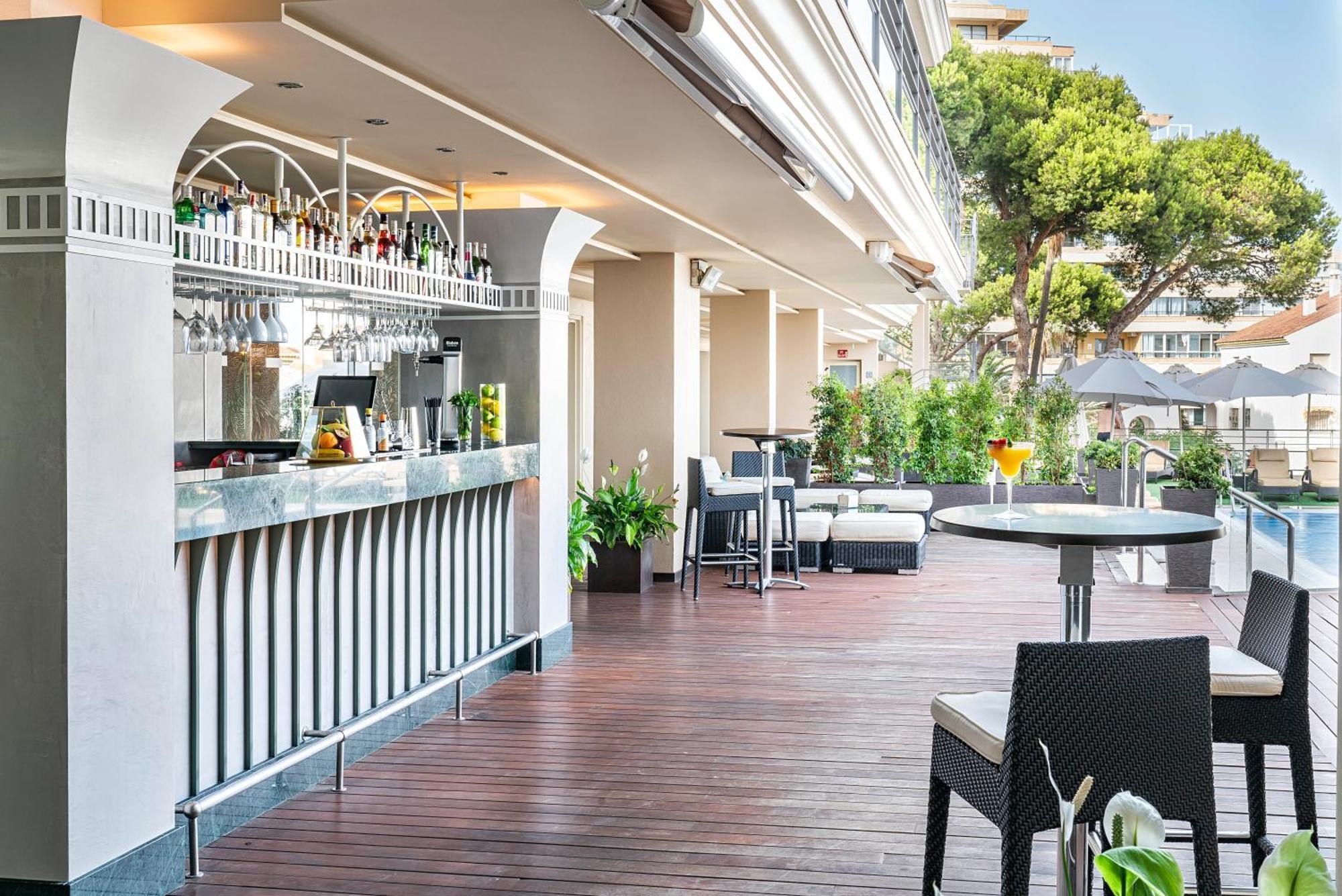 Vincci Selección Aleysa Benalmádena Exterior foto The Pool Bar